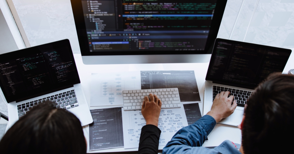A graphic comparing Proprietary vs. Open Source Software, with icons representing code and a lock.